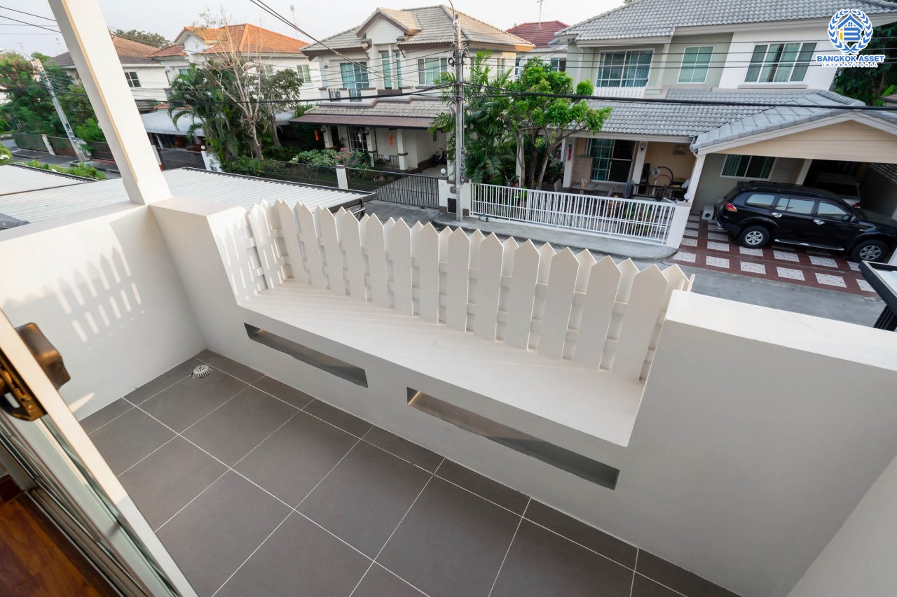 บ้านมือสองตกแต่งใหม่ คุณภาพแบรนด์ LH ม.ชลลดา บางใหญ่-เซ็นทรัลเวสต์เกต เนื้อที่ 52.6 ตร.ว. ฟังก์ชั่น 3 ห้องนอน 2 ห้องน้ำ 2 ที่จอดรถ Facility ครบครัน พร้อมทุกการเข้าอยู่ บนทำเลเดินทางสะดวก ใกล้ถ.กาญจนาภิเษก และเพียง 10 นาทีถึงรถไฟฟ้า "สถานีคลองบางไผ่"...